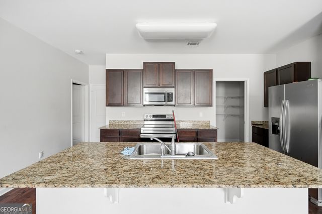 2024 S Sawgrass Drive E, Hampton, GA 30228