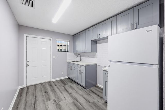 1565 W 28th Street A, Riviera Beach, FL 33404