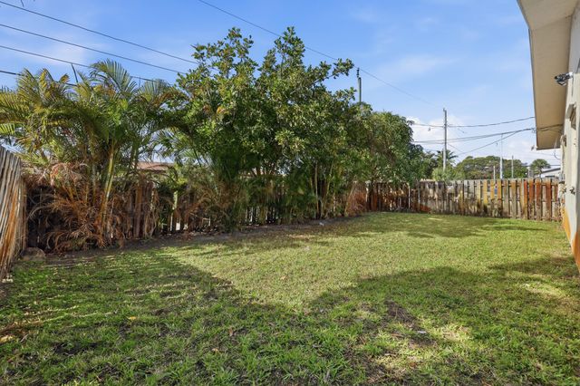 1565 W 28th Street A, Riviera Beach, FL 33404