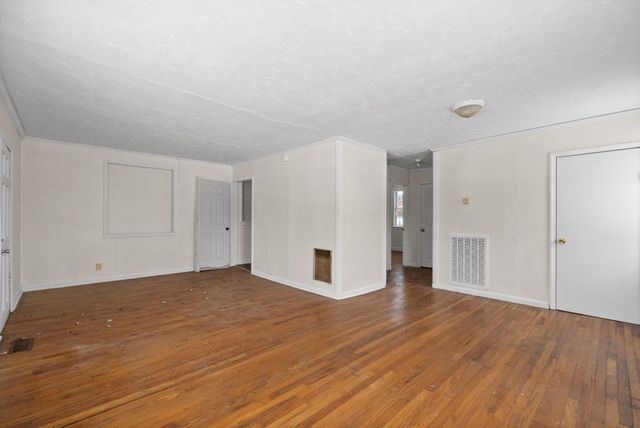 3 Garth Dr, Clarksville, TN 37040