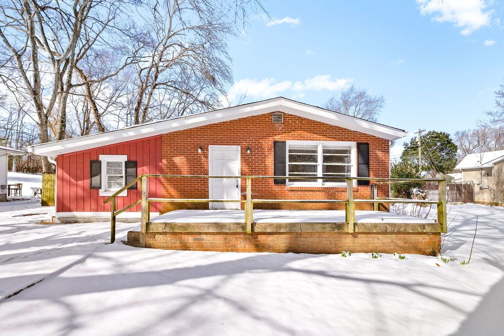 3 Garth Dr, Clarksville, TN 37040