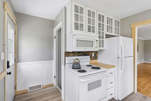 1445 Larpenteur Avenue W, Falcon Heights, MN 55113