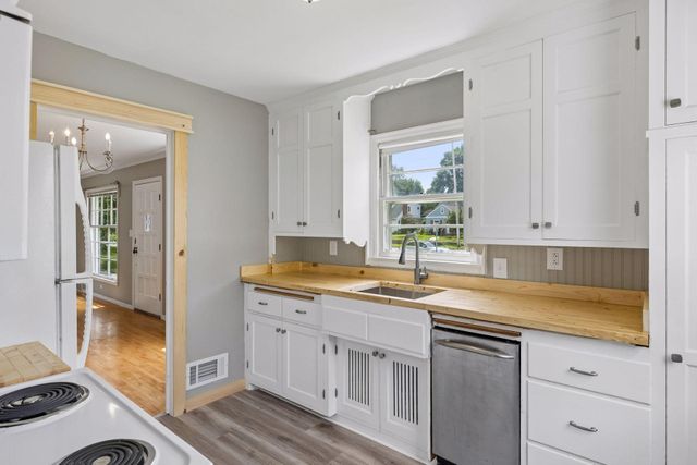 1445 Larpenteur Avenue W, Falcon Heights, MN 55113