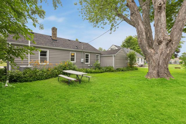 1445 Larpenteur Avenue W, Falcon Heights, MN 55113