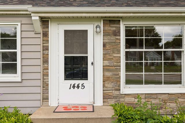1445 Larpenteur Avenue W, Falcon Heights, MN 55113