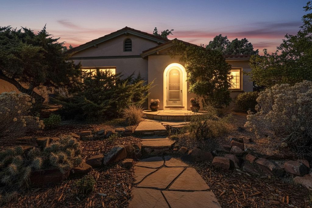 229 Dartmouth Drive NE, Albuquerque, NM 87106