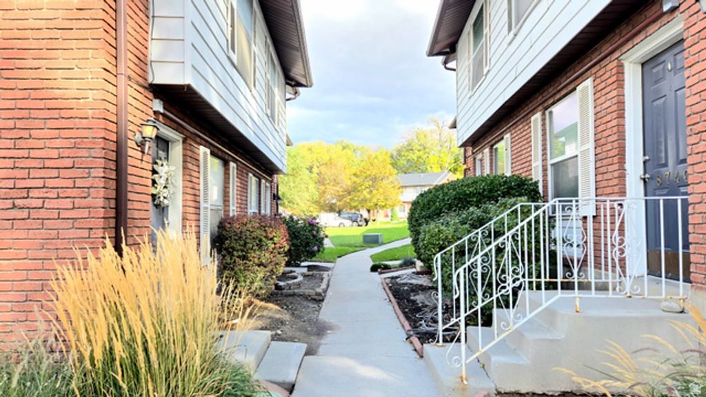 Image 3 of property listing at 8732 S 620 E, Sandy, UT 84070