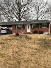 2113 Pincian Drive, Fenton, MO 63026