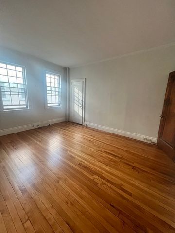 67 Green St 67, Brookline, MA 02446