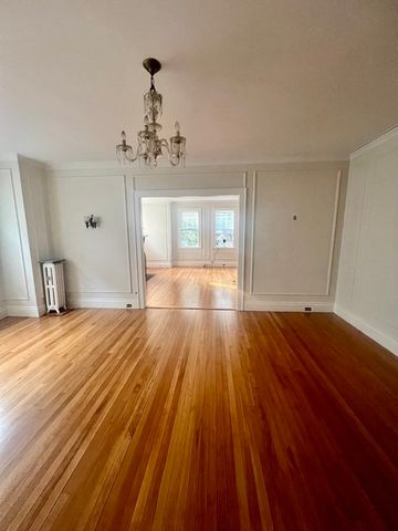 67 Green St 67, Brookline, MA 02446