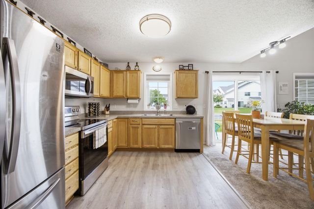 17530 Gillette Way 7052, Lakeville, MN 55044