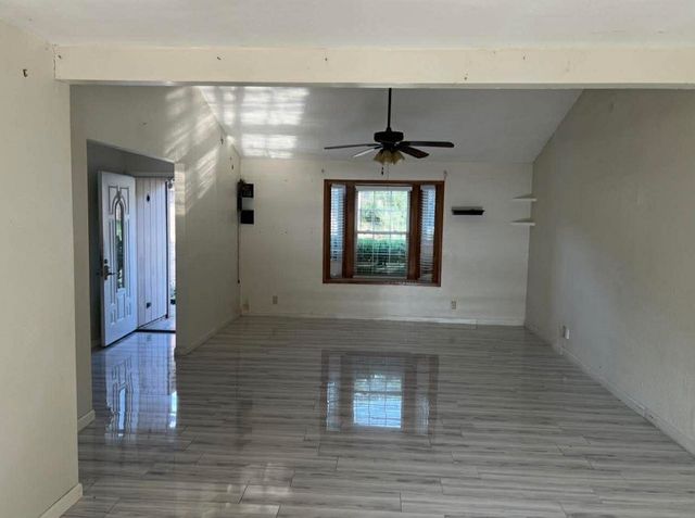 802 Matthews Court, Arlington, TX 76012