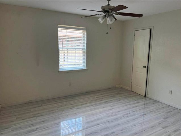 802 Matthews Court, Arlington, TX 76012
