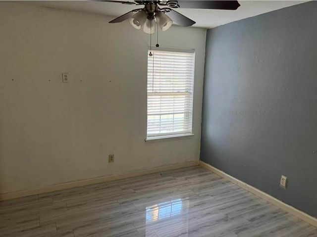 802 Matthews Court, Arlington, TX 76012