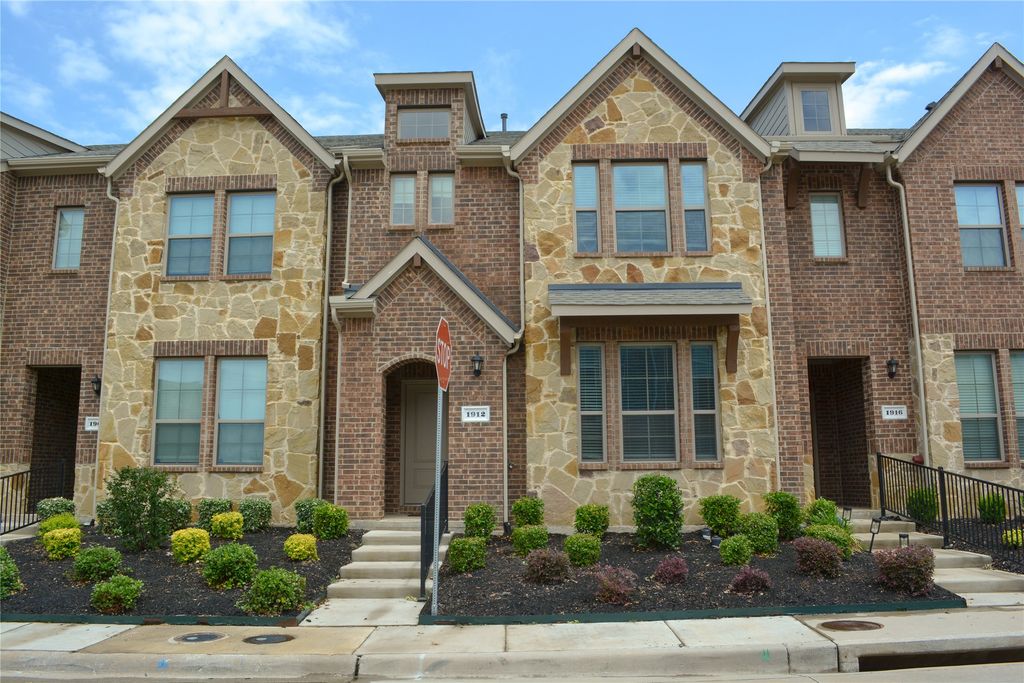 1912 Buffalo Hill Drive, Mesquite, TX 75149