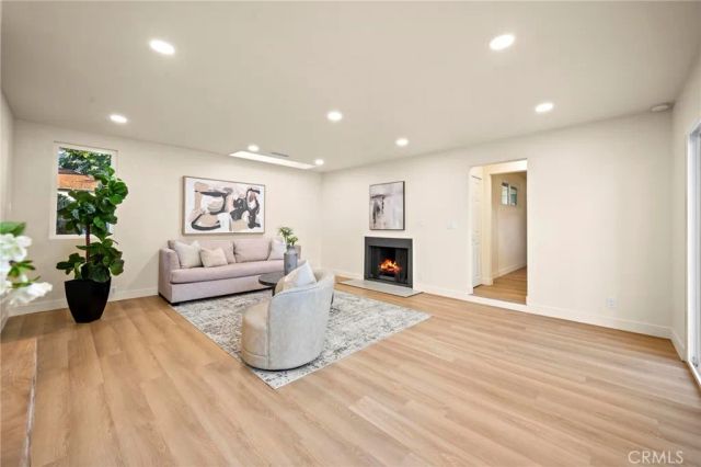 5650 Denny Avenue, North Hollywood, CA 91601