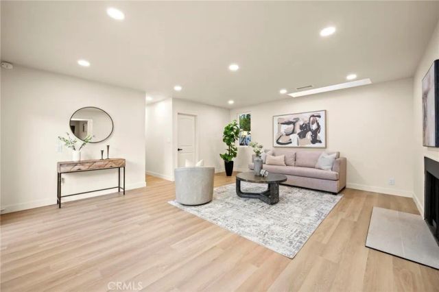 5650 Denny Avenue, North Hollywood, CA 91601