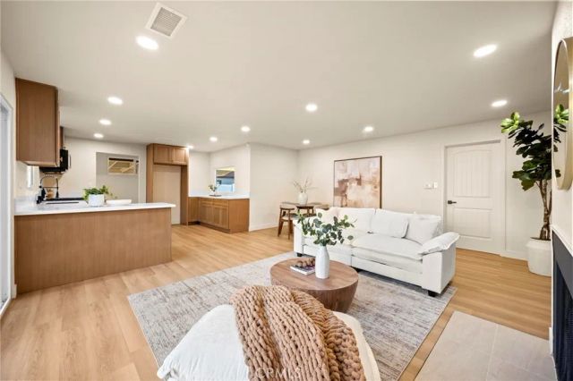 5650 Denny Avenue, North Hollywood, CA 91601
