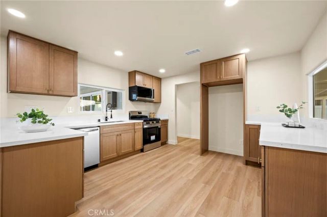 5650 Denny Avenue, North Hollywood, CA 91601
