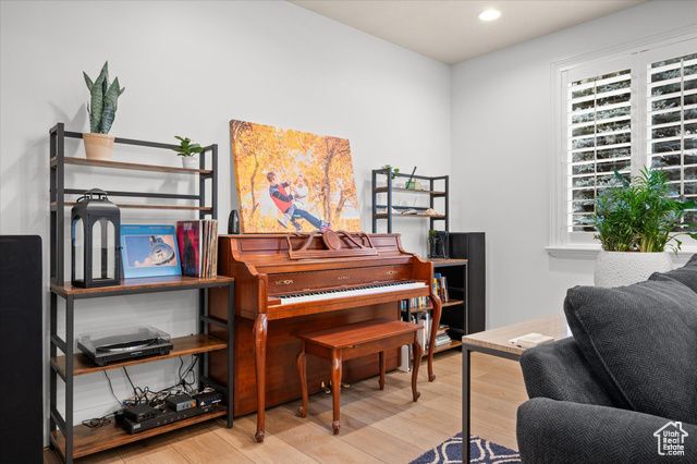 2011 DAN DR, Layton, UT 84040