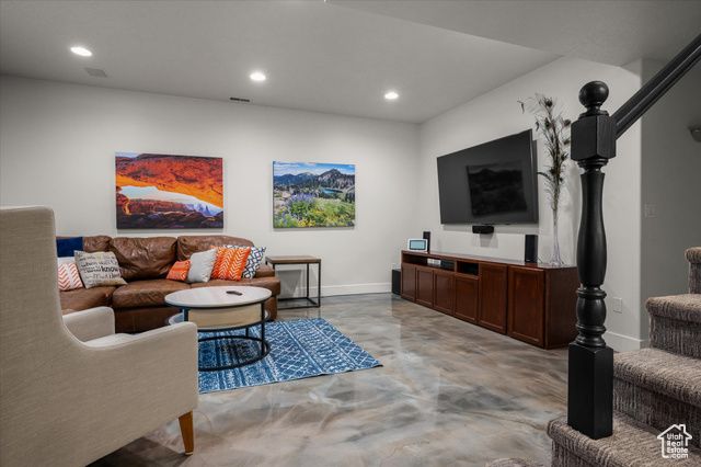 2011 DAN DR, Layton, UT 84040