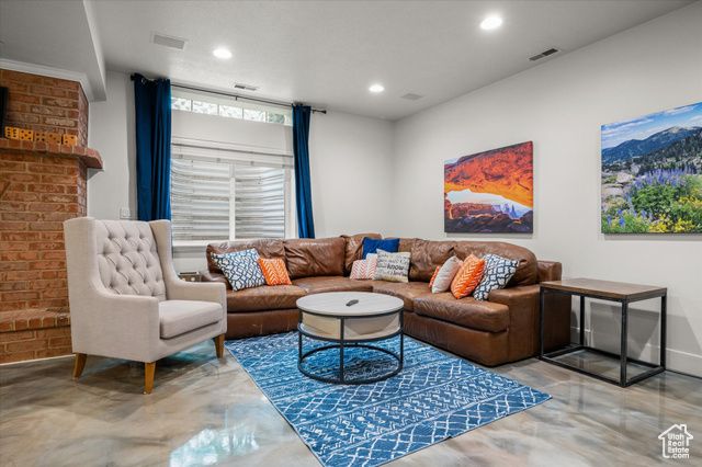 2011 DAN DR, Layton, UT 84040