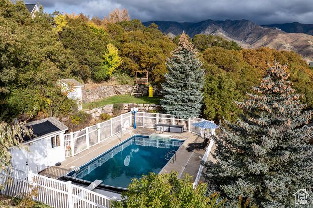 2011 DAN DR, Layton, UT 84040