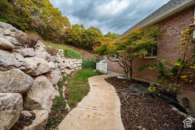 2011 DAN DR, Layton, UT 84040