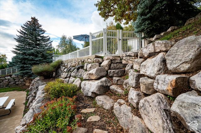 2011 DAN DR, Layton, UT 84040