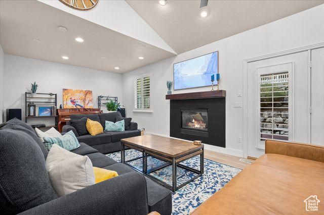 2011 DAN DR, Layton, UT 84040