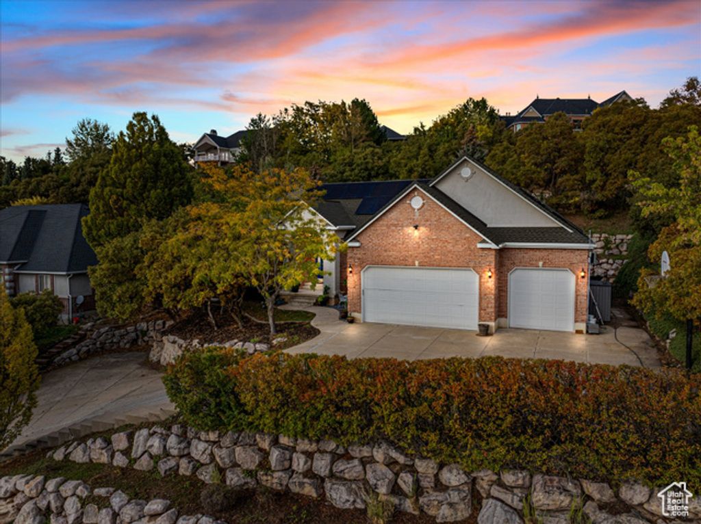 2011 DAN DR, Layton, UT 84040