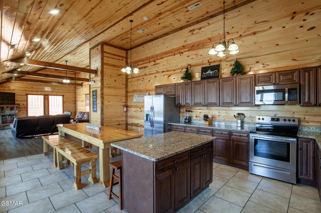 3708 Tilda Hilltop Way, Sevierville, TN 37862
