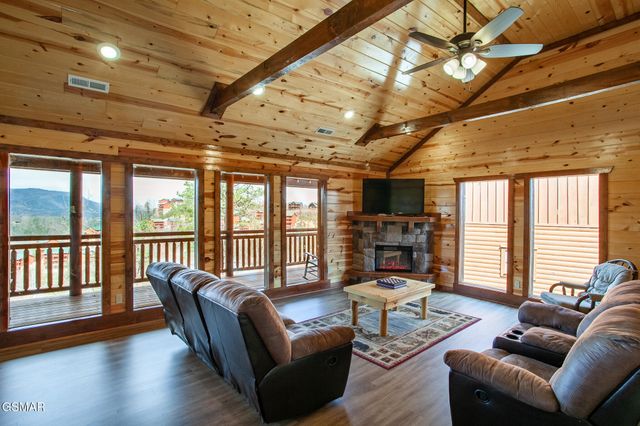 3708 Tilda Hilltop Way, Sevierville, TN 37862