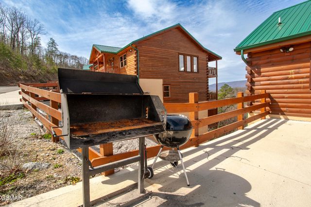 3708 Tilda Hilltop Way, Sevierville, TN 37862