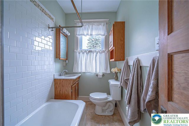 27 North 18th Street, Wilson Boro, PA 18042