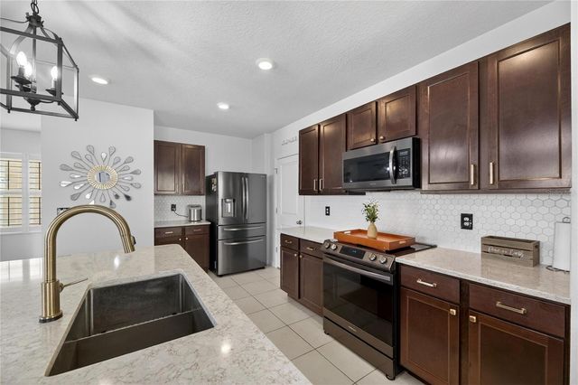 10230 GEESE TRAIL CIRCLE, Sun City Center, FL 33573