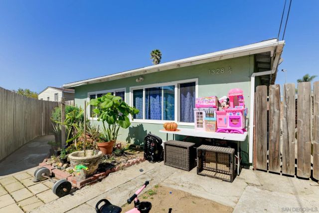 1328 Buena St, Oceanside, CA 92058