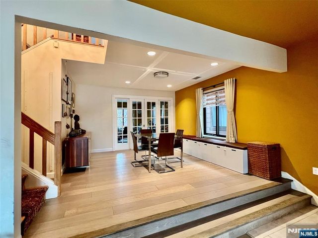 195 Sandcastle Key, Secaucus, NJ 07094