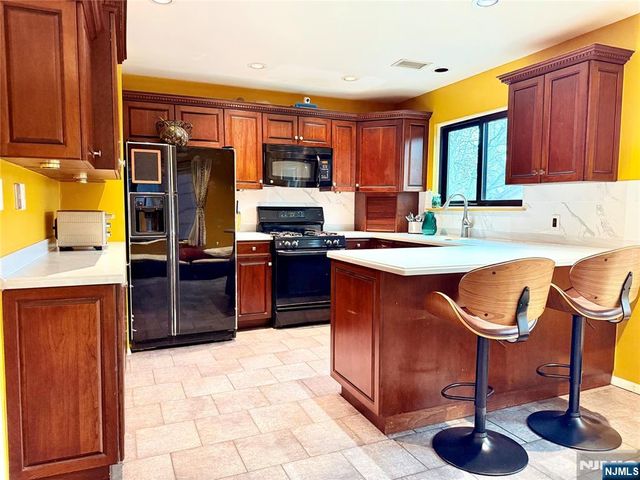 195 Sandcastle Key, Secaucus, NJ 07094