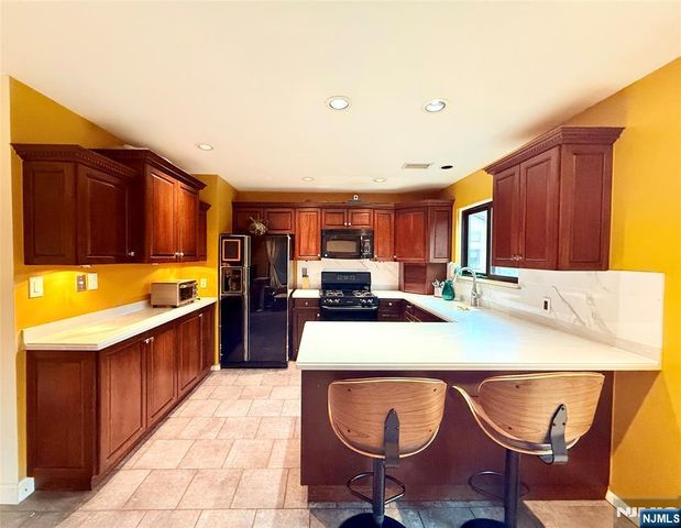 195 Sandcastle Key, Secaucus, NJ 07094