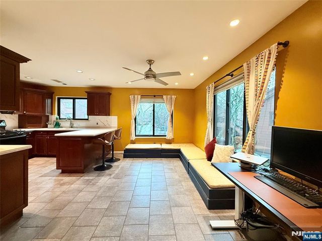 195 Sandcastle Key, Secaucus, NJ 07094