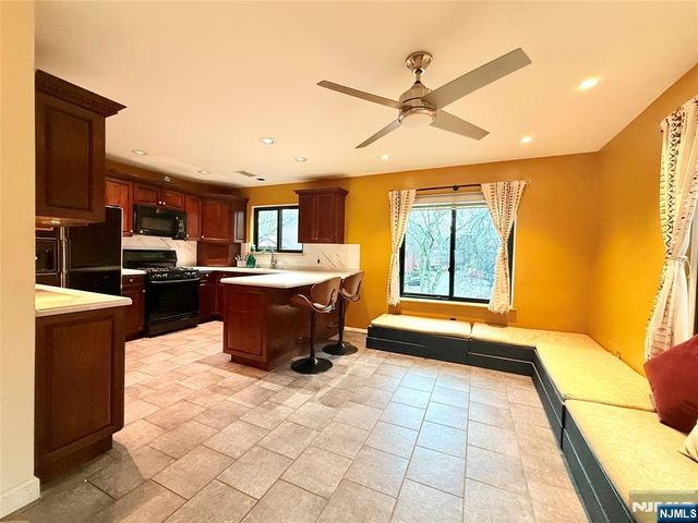 195 Sandcastle Key, Secaucus, NJ 07094