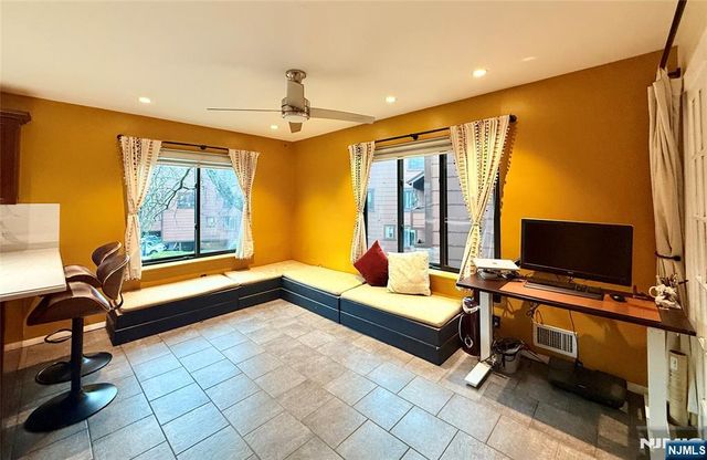 195 Sandcastle Key, Secaucus, NJ 07094