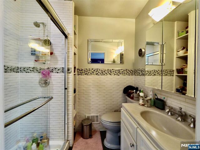 195 Sandcastle Key, Secaucus, NJ 07094