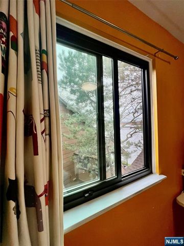 195 Sandcastle Key, Secaucus, NJ 07094