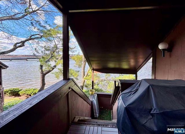 195 Sandcastle Key, Secaucus, NJ 07094