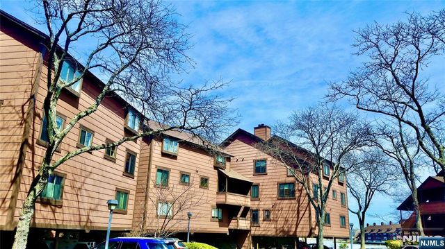 195 Sandcastle Key, Secaucus, NJ 07094