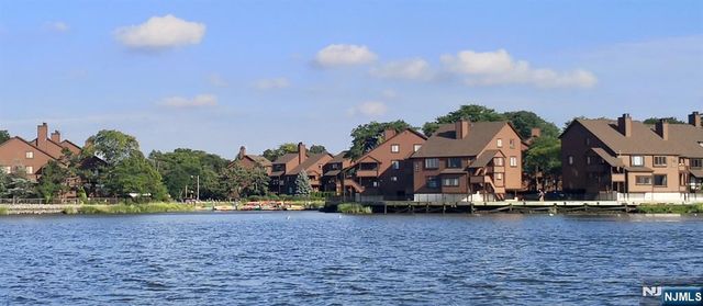 195 Sandcastle Key, Secaucus, NJ 07094