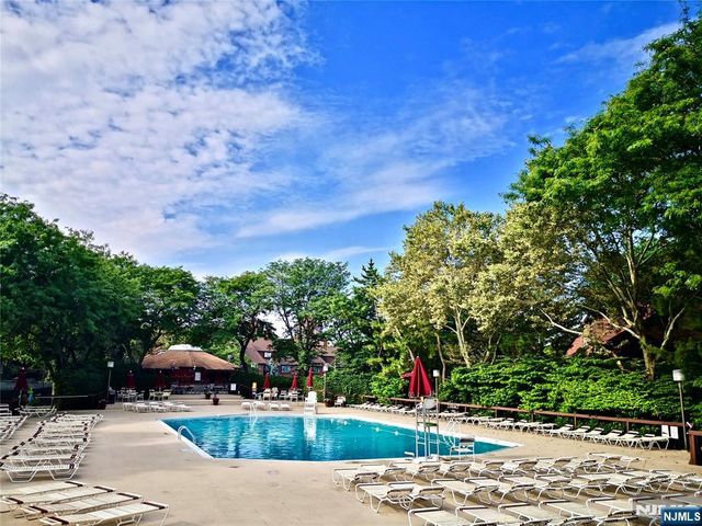 195 Sandcastle Key, Secaucus, NJ 07094