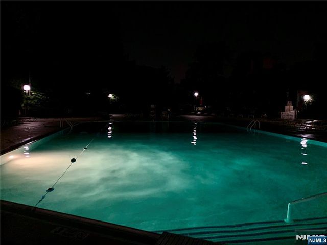 195 Sandcastle Key, Secaucus, NJ 07094